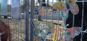 Photo of paper butterflies on a fence in Lac-Mégantic.