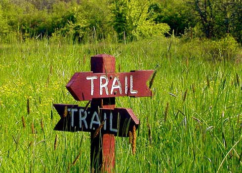 Trail sign pointing in two different directions