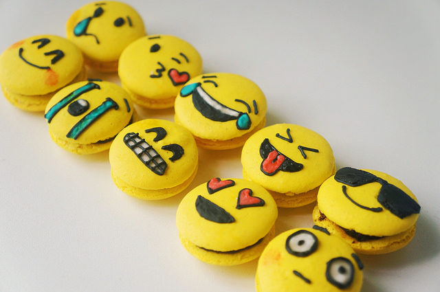 Emoji macarons